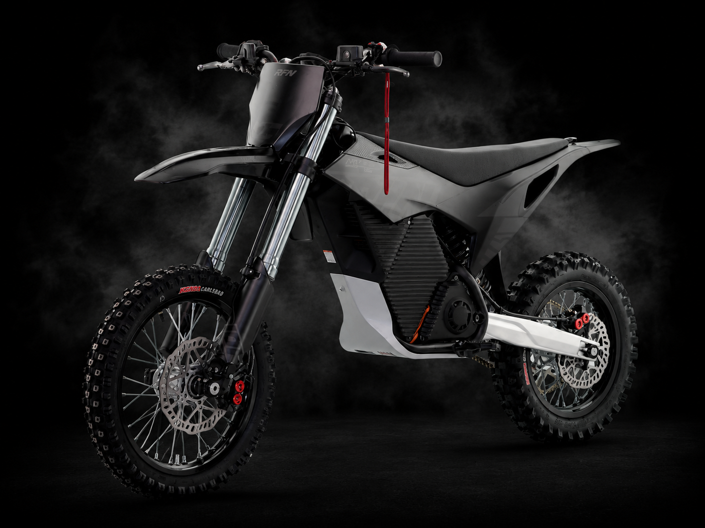 Mota elétrica dxm-moto RFN WARRIOR vista de perfil em estúdio
